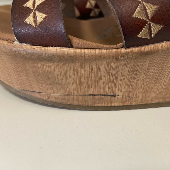 Sketchers, Size 8 brown and cream, Becca, sandals, with diamond Design - Picture 4 of 8